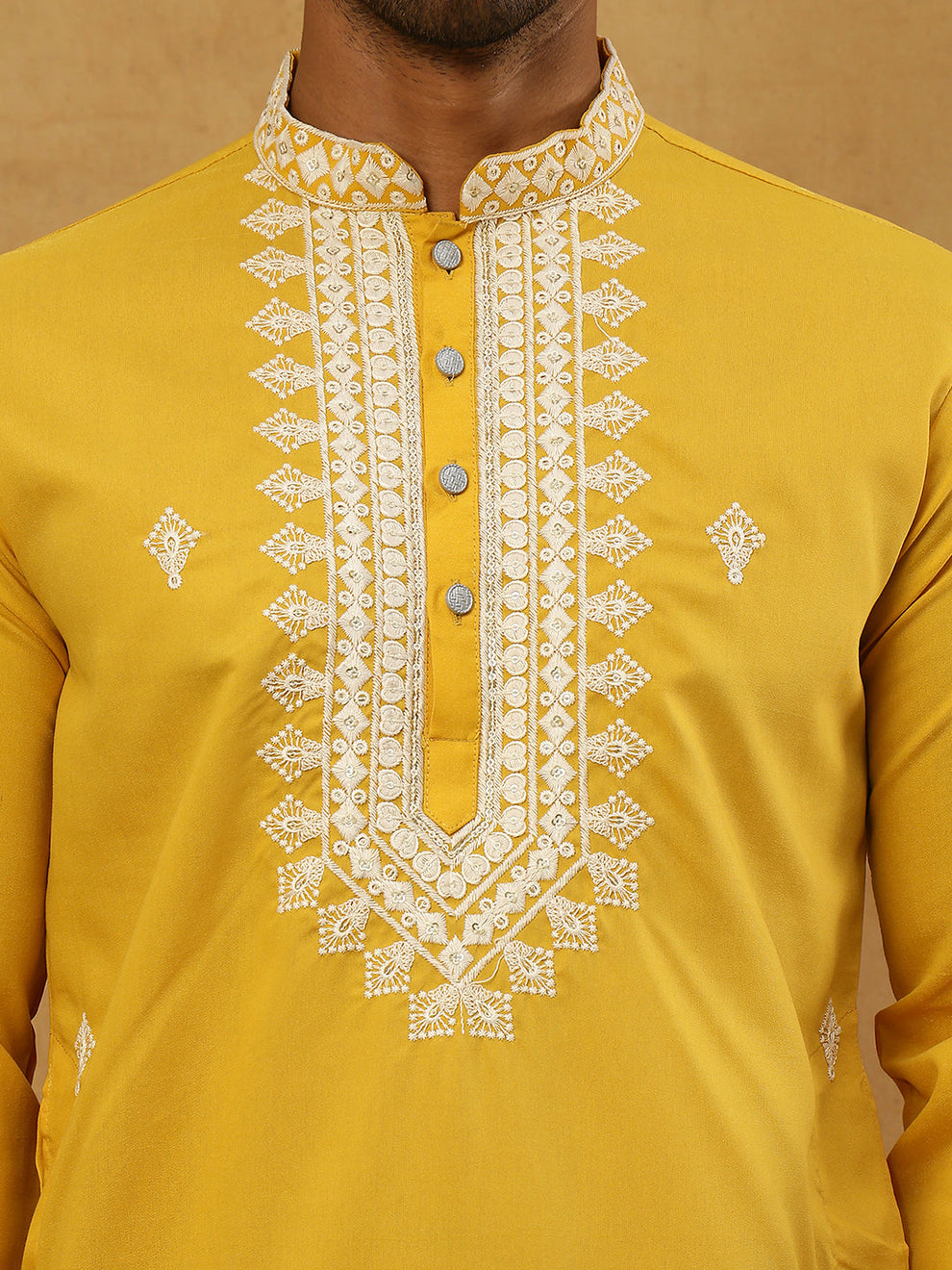 Herren Kurta Pyjama Set in Senfgelb mit Stickerei