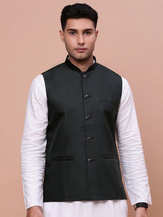 Schwarze Nehru Jacket Herren Slim Fit Vorderansicht Indische Weste