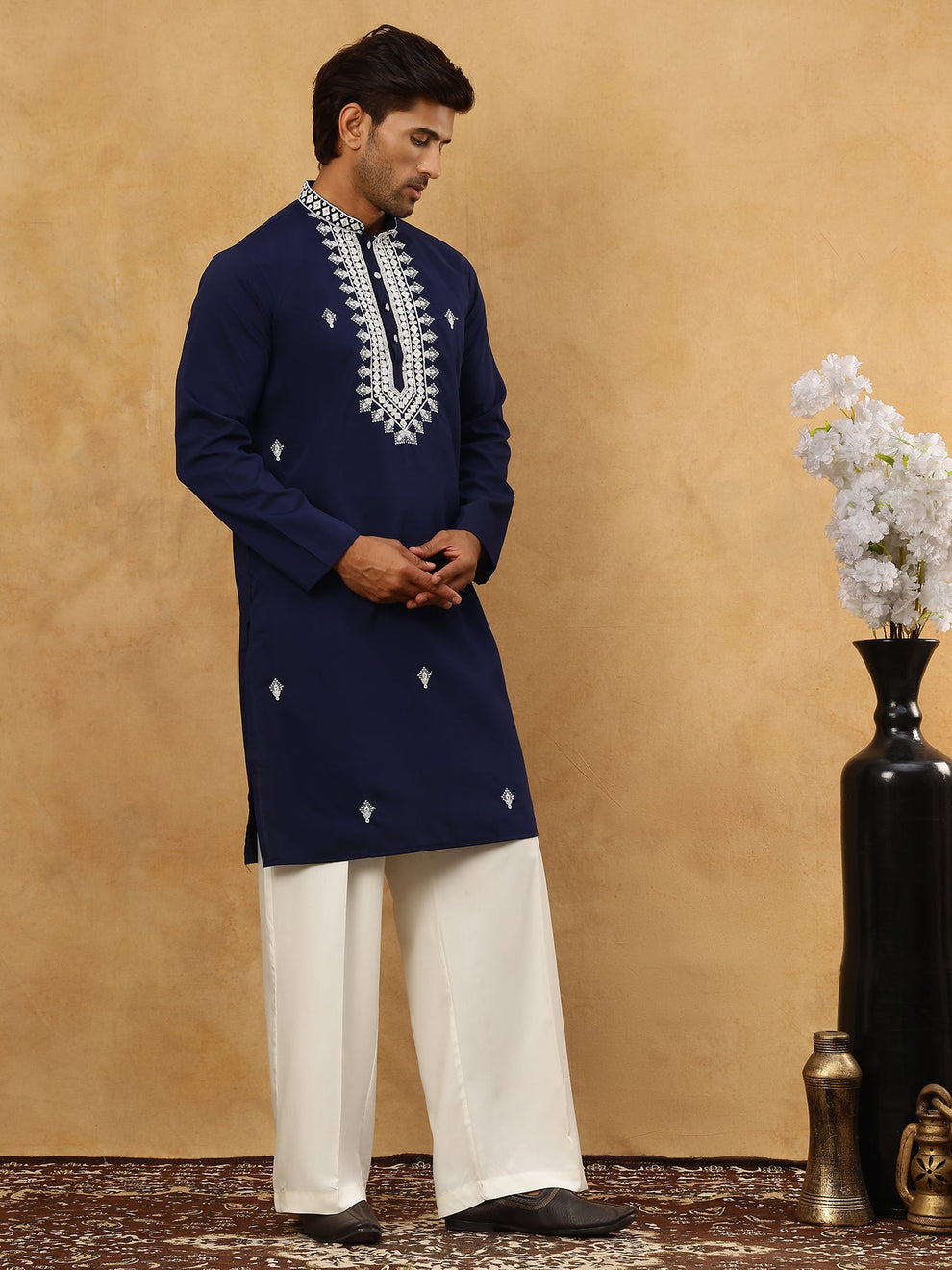 Herren Kurta Pyjama Set in Dunkelblau mit Stickerei